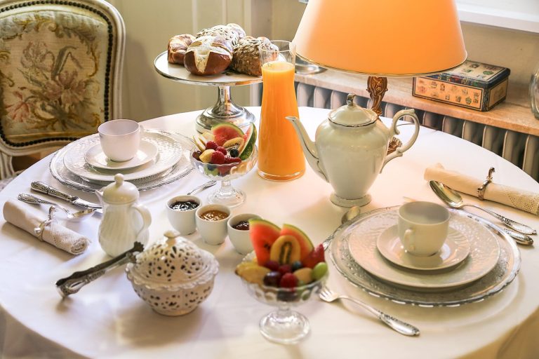 Ferienwohnung Binding - gedeckter Tisch