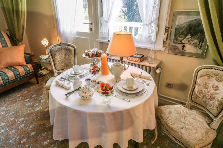 Ferienwohnung Binding - gedeckter Tisch 2