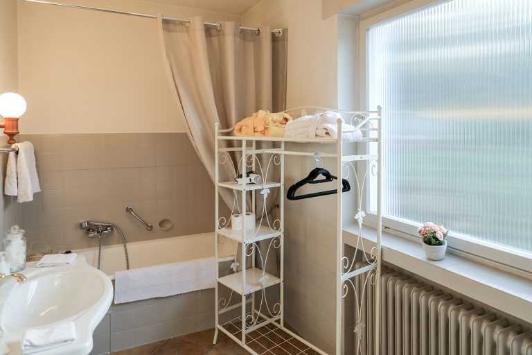 2. Bad in der FeWo Frankel