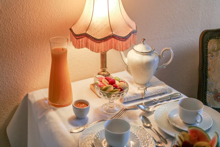 Oppenheimer - gedeckter Tisch